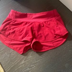 Red lululemon speed up 2.5 inch